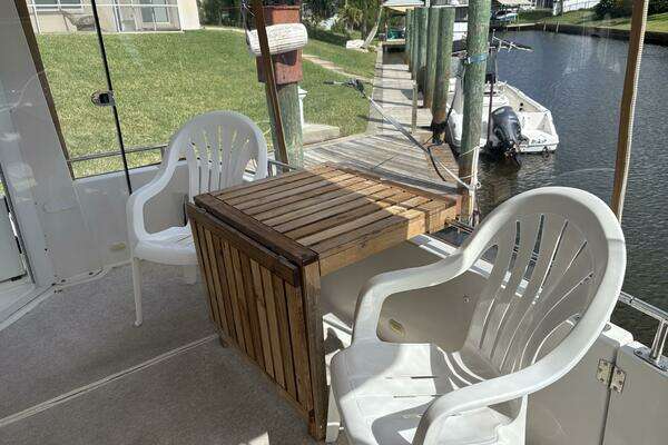 Photo of the 2005 Carver 396 "Quality Time "