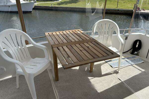 Photo of the 2005 Carver 396 "Quality Time "