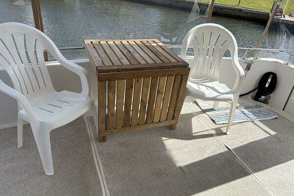 Photo of the 2005 Carver 396 "Quality Time "