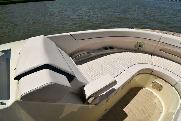 Chris-Craft 31 Launch GT Yacht For Sale