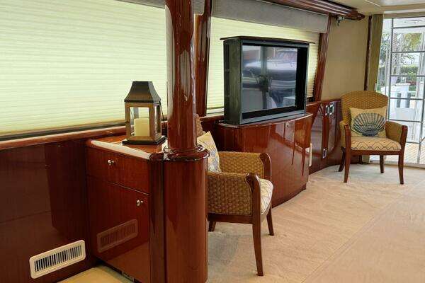Lazzara Yachts 80 Skylounge Yacht For Sale