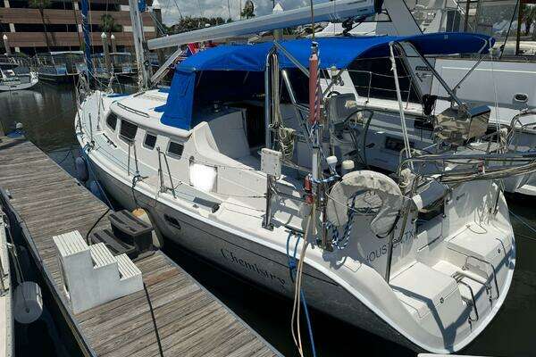 Photo of the 2007 Hunter Deck Salon "Chemistry"