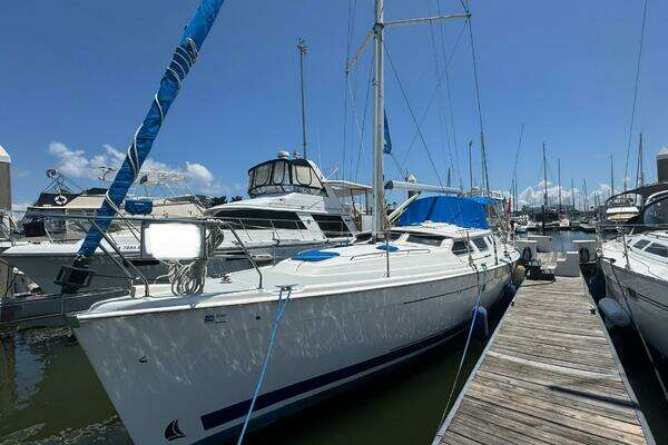 Photo of the 2007 Hunter Deck Salon "Chemistry"