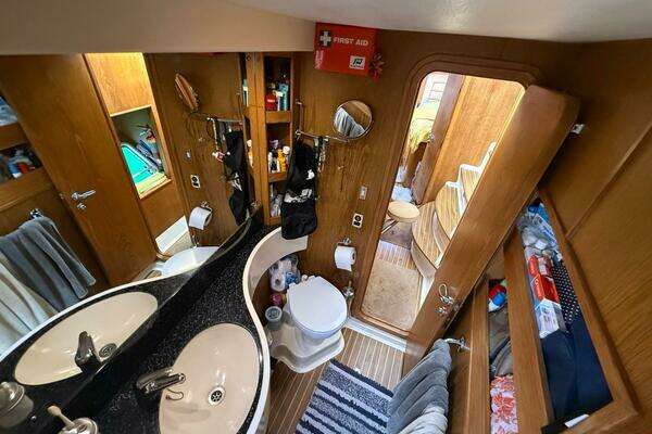 43ft Broadblue Yacht For Sale