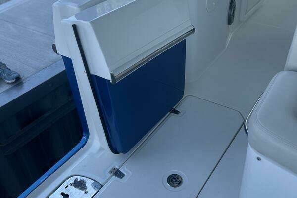 Boston Whaler  Yacht For Sale