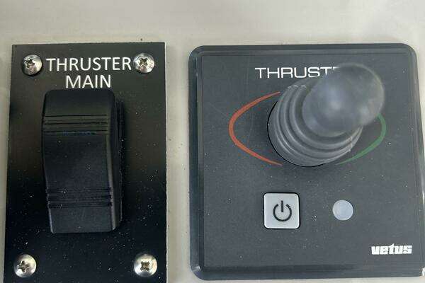 Boston Whaler  Yacht For Sale