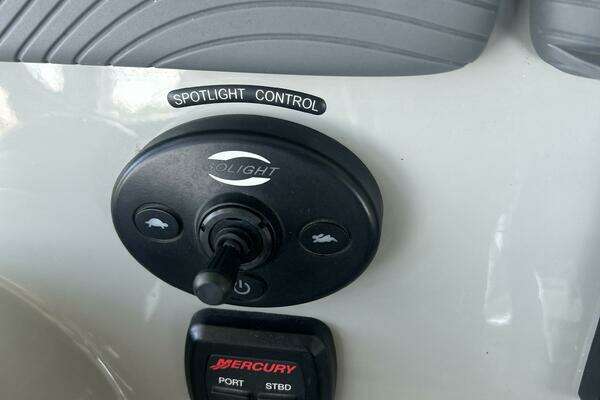 Boston Whaler  Yacht For Sale