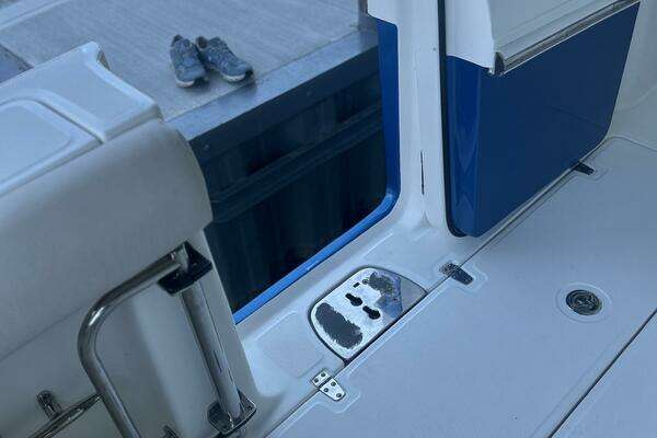 Boston Whaler  Yacht For Sale