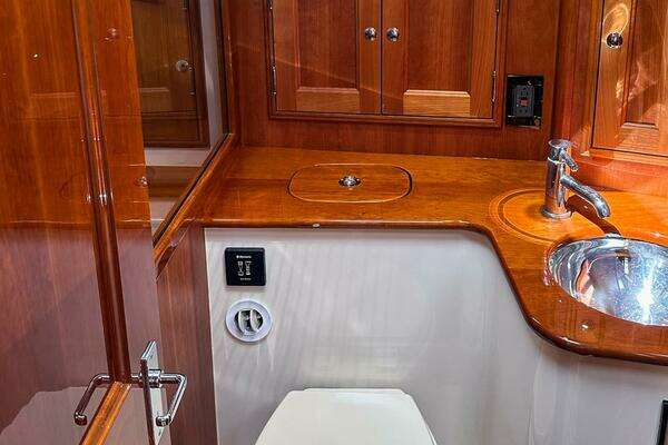 Hinckley Talaria 43 Yacht For Sale