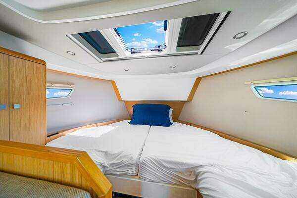 Sealine S330V Yacht For Sale