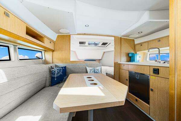 Sealine S330V Yacht For Sale