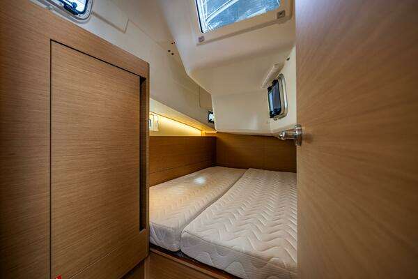 Jeanneau Sun Odyssey 410 Yacht For Sale