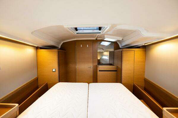 Jeanneau Sun Odyssey 410 Yacht For Sale