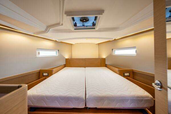 Jeanneau Sun Odyssey 410 Yacht For Sale