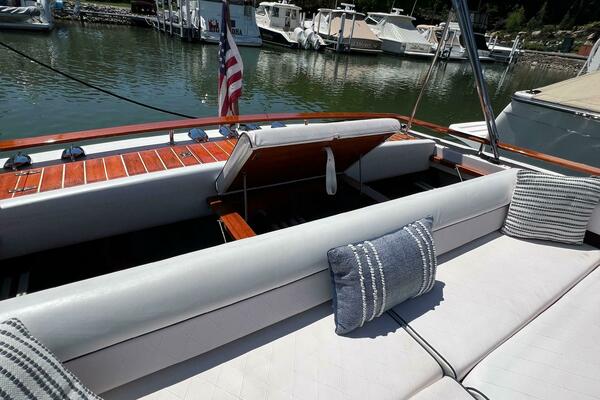 31ft Windsor Craft Yacht For Sale