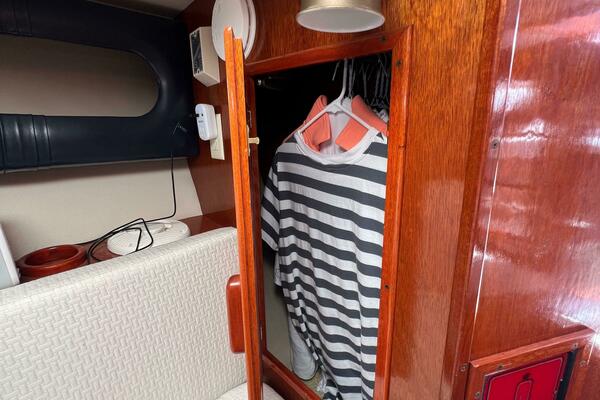 31ft Windsor Craft Yacht For Sale