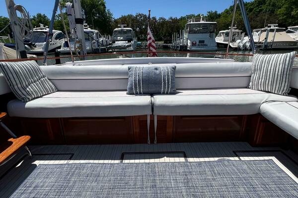 31ft Windsor Craft Yacht For Sale
