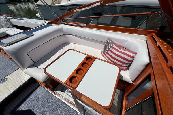 31ft Windsor Craft Yacht For Sale