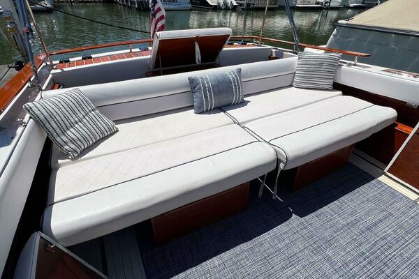 31ft Windsor Craft Yacht For Sale