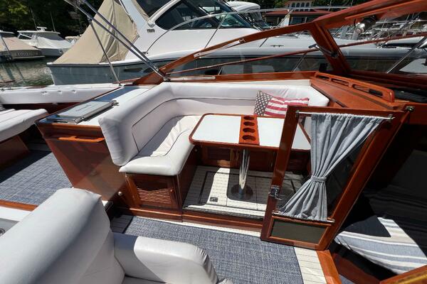 31ft Windsor Craft Yacht For Sale