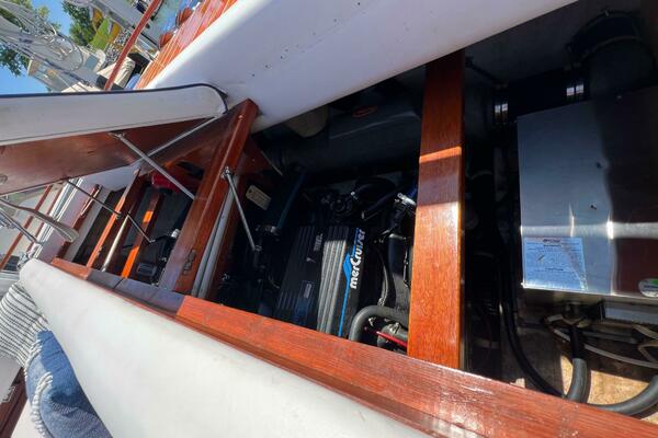 31ft Windsor Craft Yacht For Sale