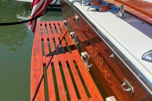 31ft Windsor Craft Yacht For Sale