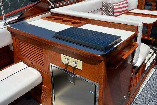 31ft Windsor Craft Yacht For Sale