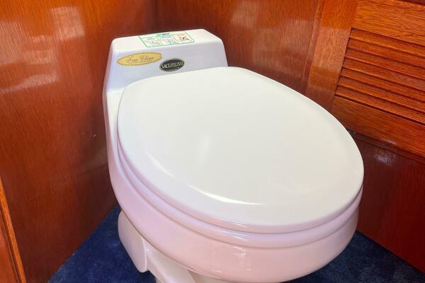 31ft Windsor Craft Yacht For Sale