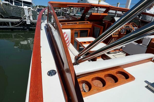 31ft Windsor Craft Yacht For Sale