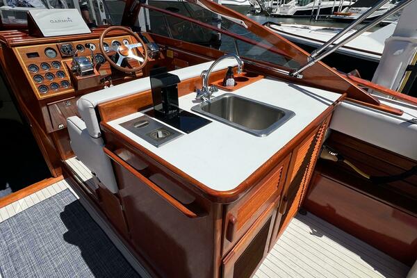 31ft Windsor Craft Yacht For Sale