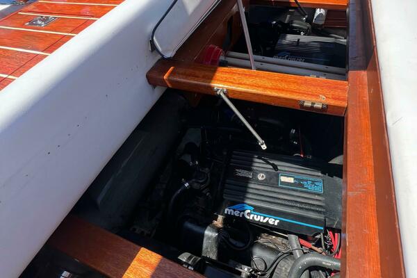 31ft Windsor Craft Yacht For Sale