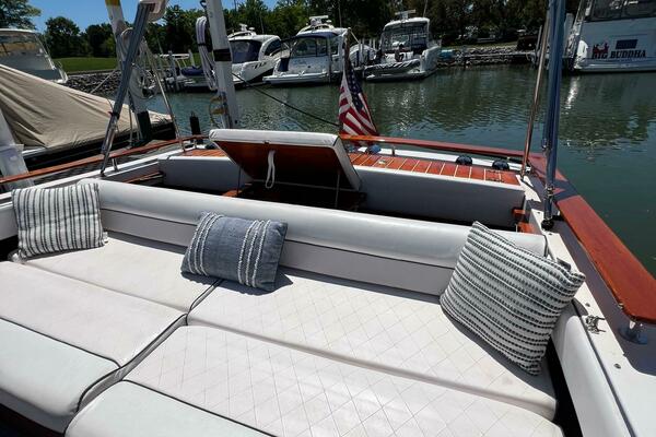 31ft Windsor Craft Yacht For Sale
