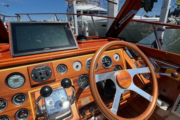 31ft Windsor Craft Yacht For Sale