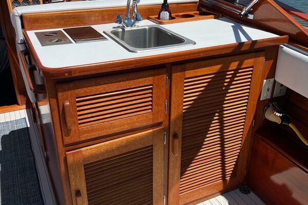 31ft Windsor Craft Yacht For Sale