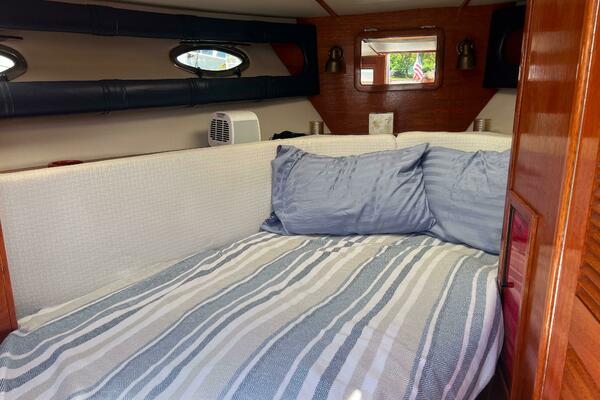 31ft Windsor Craft Yacht For Sale