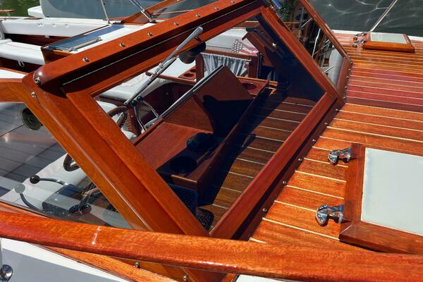 31ft Windsor Craft Yacht For Sale