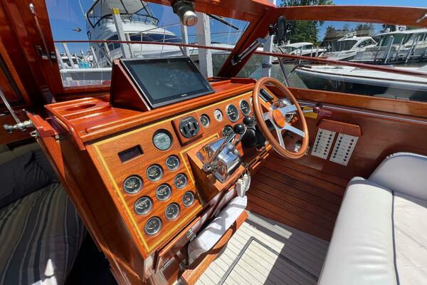 31ft Windsor Craft Yacht For Sale
