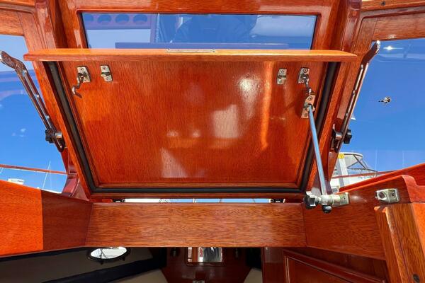 31ft Windsor Craft Yacht For Sale