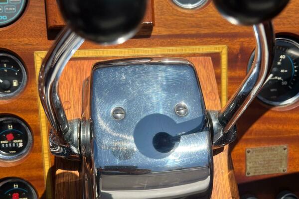 31ft Windsor Craft Yacht For Sale