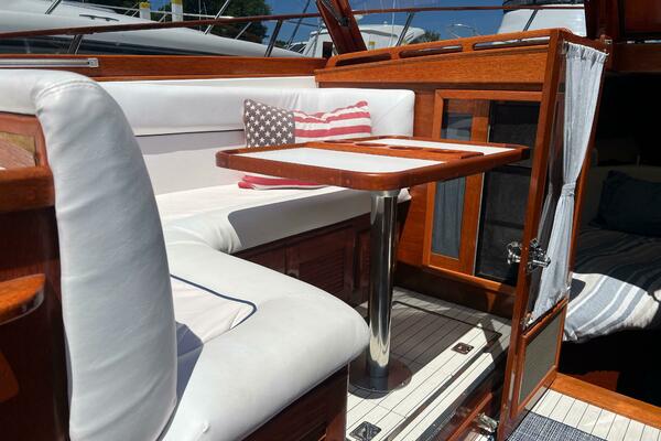 31ft Windsor Craft Yacht For Sale