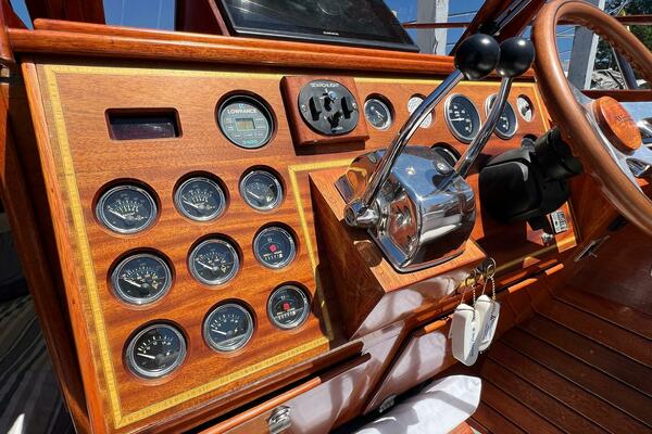 31ft Windsor Craft Yacht For Sale