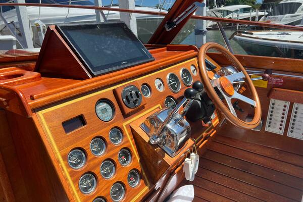 31ft Windsor Craft Yacht For Sale