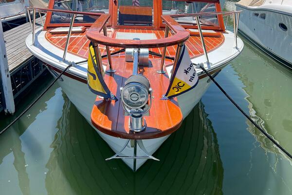 31ft Windsor Craft Yacht For Sale