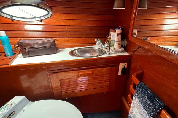 31ft Windsor Craft Yacht For Sale