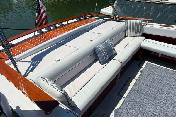 31ft Windsor Craft Yacht For Sale