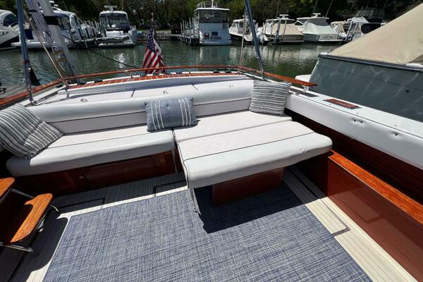 31ft Windsor Craft Yacht For Sale