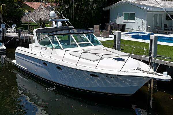 Photo of the 1998 Tiara Yachts 3500 Express