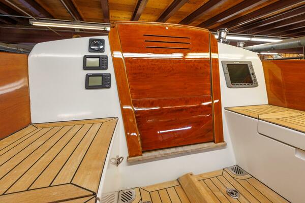 Luna 42ft Hinckley Yacht For Sale