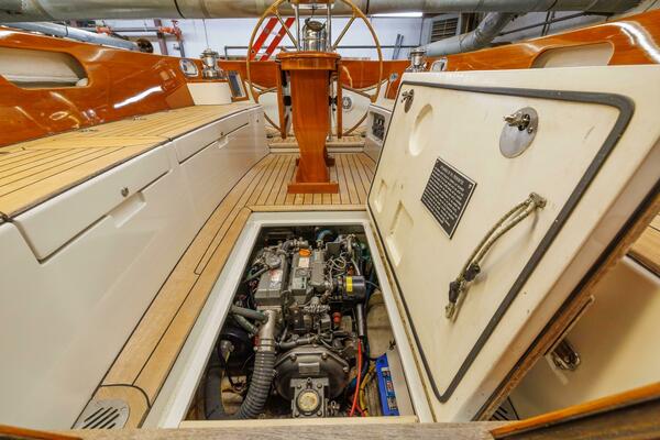 Luna 42ft Hinckley Yacht For Sale