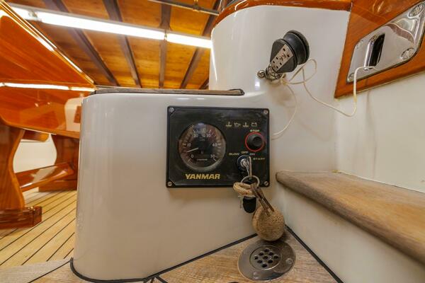 Luna 42ft Hinckley Yacht For Sale